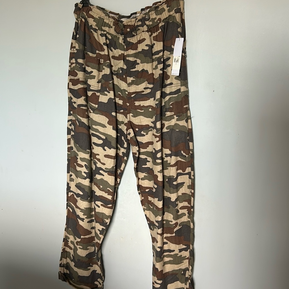 Kendall + Kylie Satin Camo High Rise pull on linen/viscose pant NWT-Large